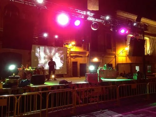 12mil Volados Con Pantalla Audiovisuales 12mil Y 2 Estructuras   Espectaculos Valencia